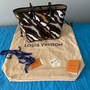❌SOLD❌ Louis Vuitton League of Legends neverfull